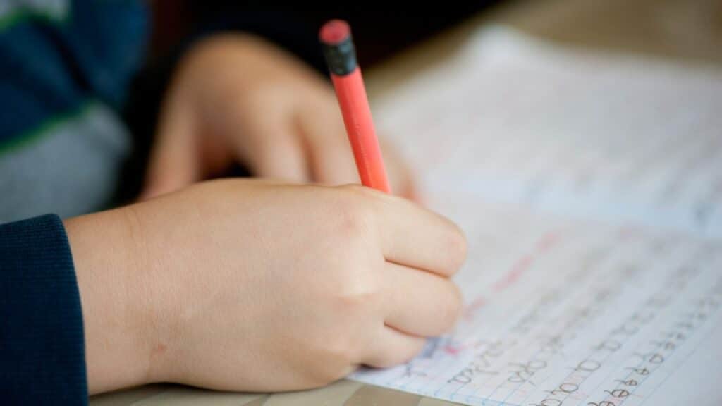 School.3Rs.Handwriting_help_at_home.Article.10080.handwriting.ts_159018539-3